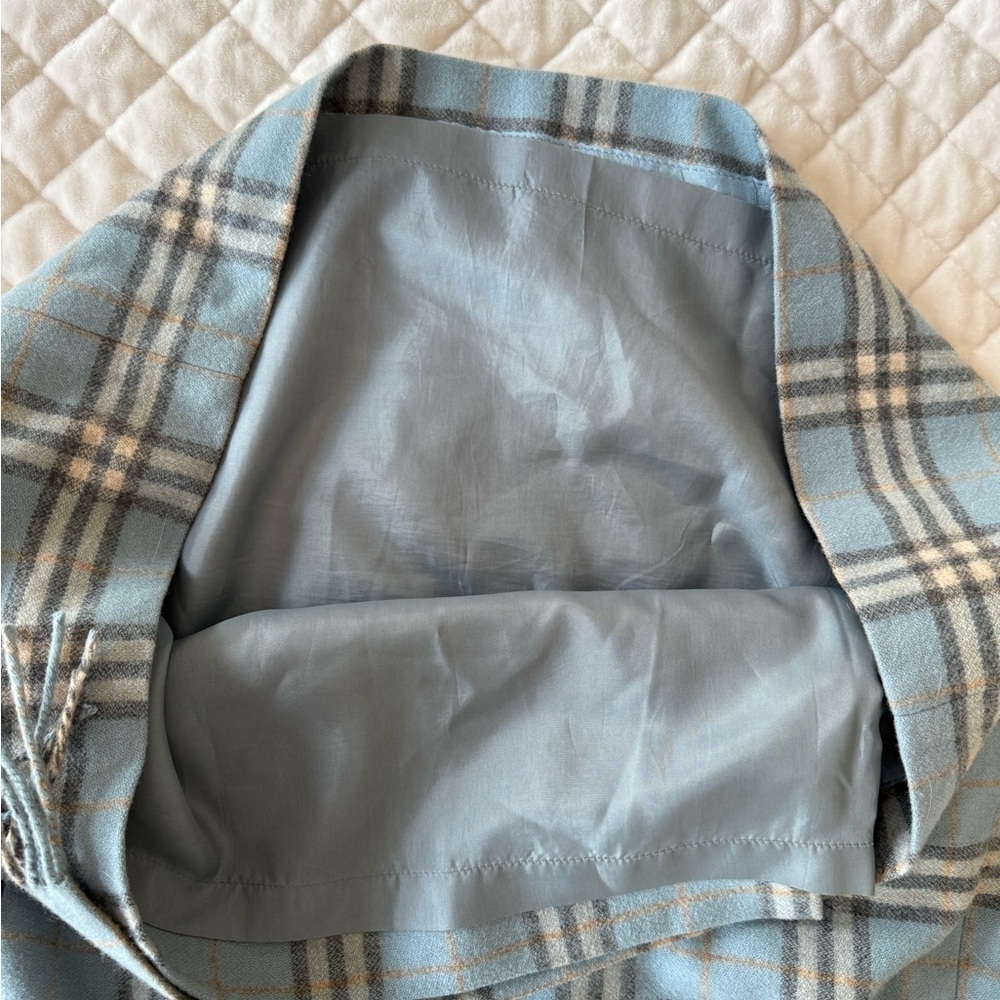 Burberry vintage wool Blue Plaid Skirt with fringe and pin - Picture 6 of 11
